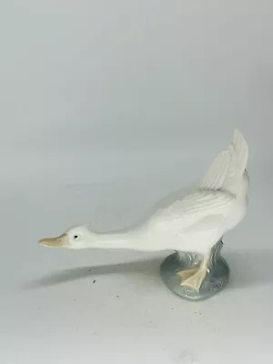 Buy Nao By Lladro White Goose/duck Streched Neck Bottum Up 10cm High Made In Spain • 6.50£