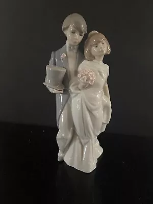 Buy Lladro Wedding Couple Figurine • 236.62£