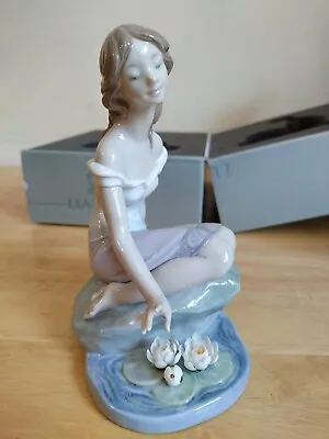 Buy Lladro Privilege Made In Spain Porcelain Statue - Reflections Of Helena #7706 • 141.96£