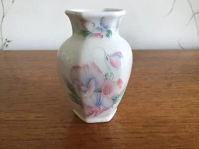 Buy Aynsley Little  Sweetheart Bone China Bud Vase • 2£