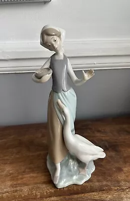 Buy LLADRO Porcelain Figurine Girl Feeding Goose Daisa 1977 • 80£