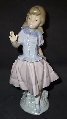 Buy LLADRO / NAO **SURPRISED GIRL** - Model 323 -  Retired - Excellent • 15£