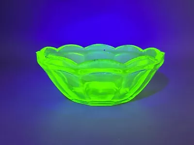 Buy Vintage Federal Glass Scalloped Berry Bowl Green • 9.45£