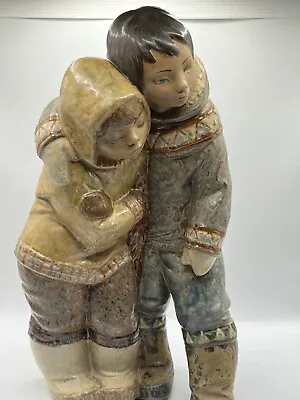 Buy LLADRO Porcelain Eskimo Boy And Girl Cuddling Figurine - Handcrafted In Spain  • 295£