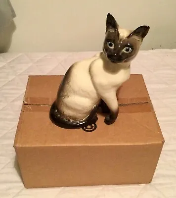 Buy Vintage Ceramic Seated Siamese Cat By Beswick (1882) • 20£