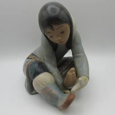 Buy Lladro Figurine Gres Eskimo Girl With Cold Feet 2157 Perfect Condition 16cm Tall • 169.99£