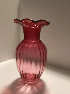 Buy Pilgrim Cranberry Glass Vase With Ruffled Edge • 24.07£