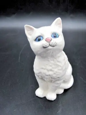 Buy Beswick Figurine - Glossy White Persian Cat. No. 1886 - Date: 1963-89 • 25£