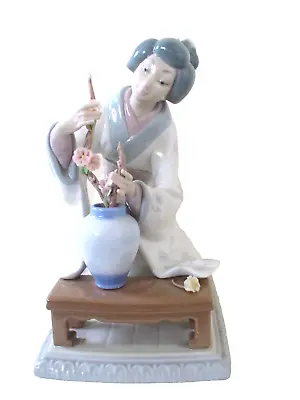 Buy LLADRO Japanese Flower Arranger Figure#4840 • 39£