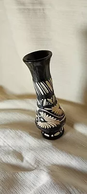 Buy Striking Black And Cream Etched Pottery Vase From Sarawak, Borneo, Malaysia.  • 5£