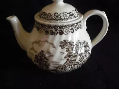 Buy Barretts Staffordshire Ware Elizabethan Teapot • 8£