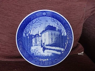 Buy Royal Copenhagen 1975 Collector's Christmas Plate - The Queens Residence • 8£
