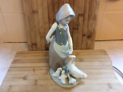 Buy Lladro Figurines Girl Feeding The Ducks • 9.99£