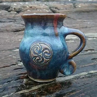 Buy Irish Handmade Pottery Colm De Ris Curved Mug • 49.41£
