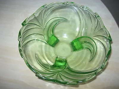Buy VINTAGE / RETRO GREEN URANIUM GLASSBOWL WITH FEET. 1920's / 30's. • 25£
