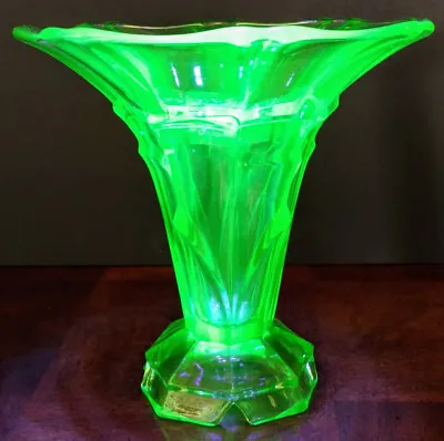 Buy Vaseline Glass STOLZLE Old Fine Czech Art Deco Emerald Green Tall Frog Vase! • 450.65£