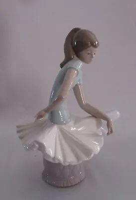 Buy Lladro Figurine  Julia  Designer Juan Huerta Circa 1978 Retired Seated Ballerina • 84.74£