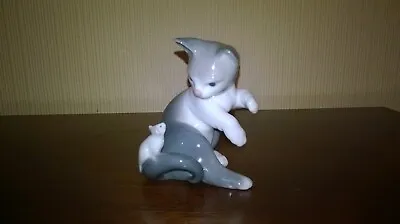 Buy Lladro Cat With Mouse On His Tail • 29.95£