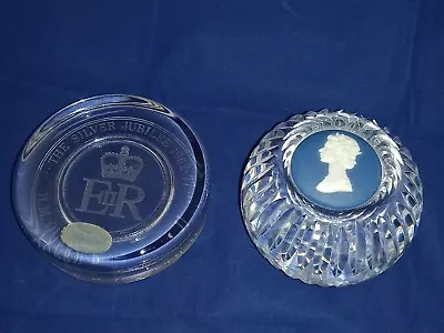 Buy Fine Pair Of Wedgwood , Queen Elizabeth 11 , Silver Jubilee , Glass Paperweights • 26.95£