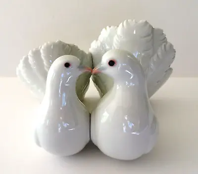 Buy Lladro Couple Of Doves 1169 • 39.99£