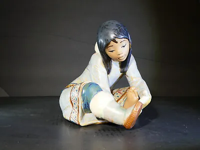 Buy Llardo Figurine Eskimo Girl With Cold Feet 2157 Francisco Catala • 140.41£