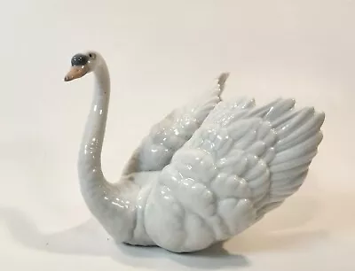 Buy Lladro - Swan With Wings Spread • 75.88£