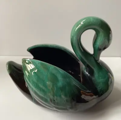 Buy Blue Mountain Pottery Swan Figurine Vase • 8.95£