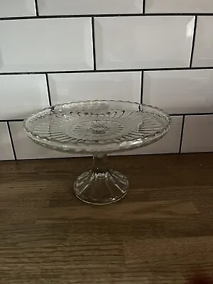 Unique Beauty of Crystal Cake Stands– CV Linens