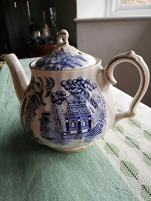 Buy Vintage Sadler Willow Pattern Tea Pot With Gold Gilding • 20£