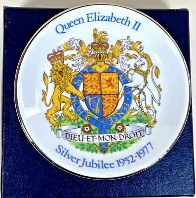 Buy Royal Commemorative Plaque: Queen Elizabeth II Coat Of Arms. Silver Jubilee Box • 9.95£