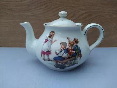 Buy Vintage Child's Tea Pot By Victoria China Of Czechoslovakia. • 6£