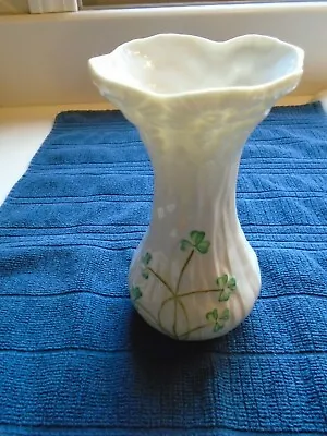 Buy Beautiful Irish Belleek Porcelain Vase  Daisy Spill  Pattern • 7.60£