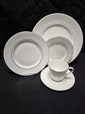 Buy Royal Doulton Lace Point 5 Piece Place Setting • 34.01£