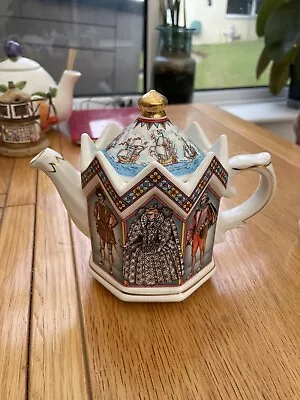 Buy Vintage Sadler Minster Historical Series,  Elizabeth  Collectable Teapot • 10£