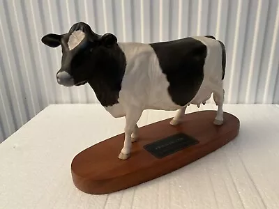 Buy Beswick Connoisseur Collection Friesian Cow • 110£