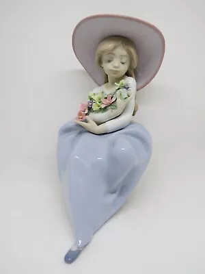 Buy Lladro Figurine FRAGRANT BOUQUET 5862 (girl With Flowers) With Damage. • 20£