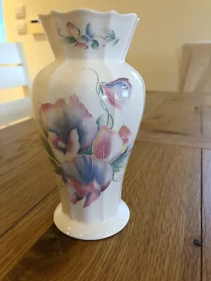 Buy Aynsley Little Sweetheart Fine Bone China Vase 6 ½” High • 5£