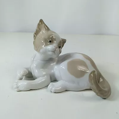 Buy Lladro Cat Figurine 5114 Surprised Cat • 19.99£