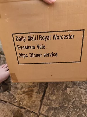 Buy New / Unused Royal Worcester Evesham Vale 1986 20 Piece Dinnerware Setting Cups • 130£