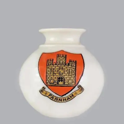 Buy W.H.GOSS Model Of Vase From SILCHESTER In READING Museum With FARNHAM Crest • 8£
