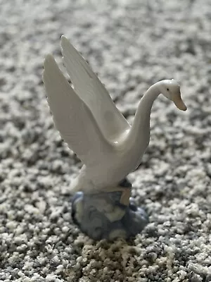 Buy Nao By Lladro Swan Figurine • 9.99£