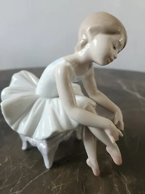 Buy Lladro 8125 Little Ballerina Figure - Brilliant Condition. • 129.99£