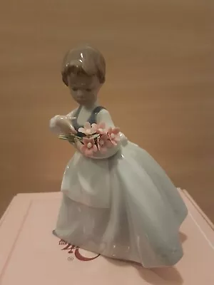 Buy Nao/Lladro Figurine My Bouquet  0495 🌟MINT CONDITION 🌟 WITH ORIGINAL  BOX • 28£