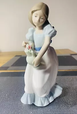Buy Nao By Lladro Figurine  - 'Tulip Time ' # 1001 • 2.99£