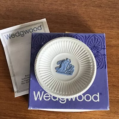 Buy Wedgwood Jasperware - REVERSE Blue On White - Small Fluted Tray 2756 • 7.88£