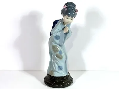 Buy LLADRO Porcelain Figurine Of Geisha ' SAYONARA ' • 56£