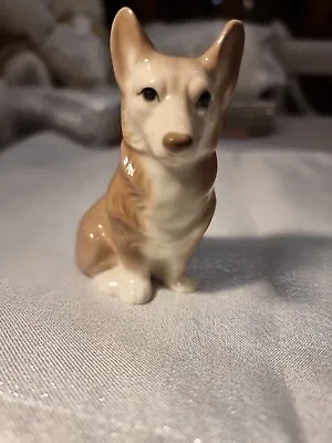 Buy Szeiler Model Of A  Porcelain  Dog  Corgi ? 9 Cm Tall • 15£