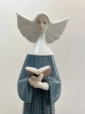 Buy Lladro Monjita Leyendo Azul Prayerful Moment Blue 05500 Figure • 75£