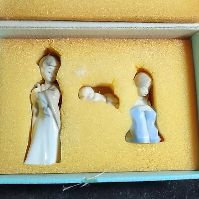Buy Lladro Mini Ornament Set Figure Sagrada Familia 5.657 Porcelain Holy Family  • 42.58£