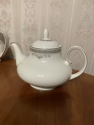 Buy Royal Doulton York English Fine Bone China 2 Pint Teapot. • 30£